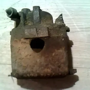 VW POLO VARIANT 97-01 Jobb első féknyereg munkahengerrel 1.6 ibontott alkatrész Kihagyhatatlan ajánlat